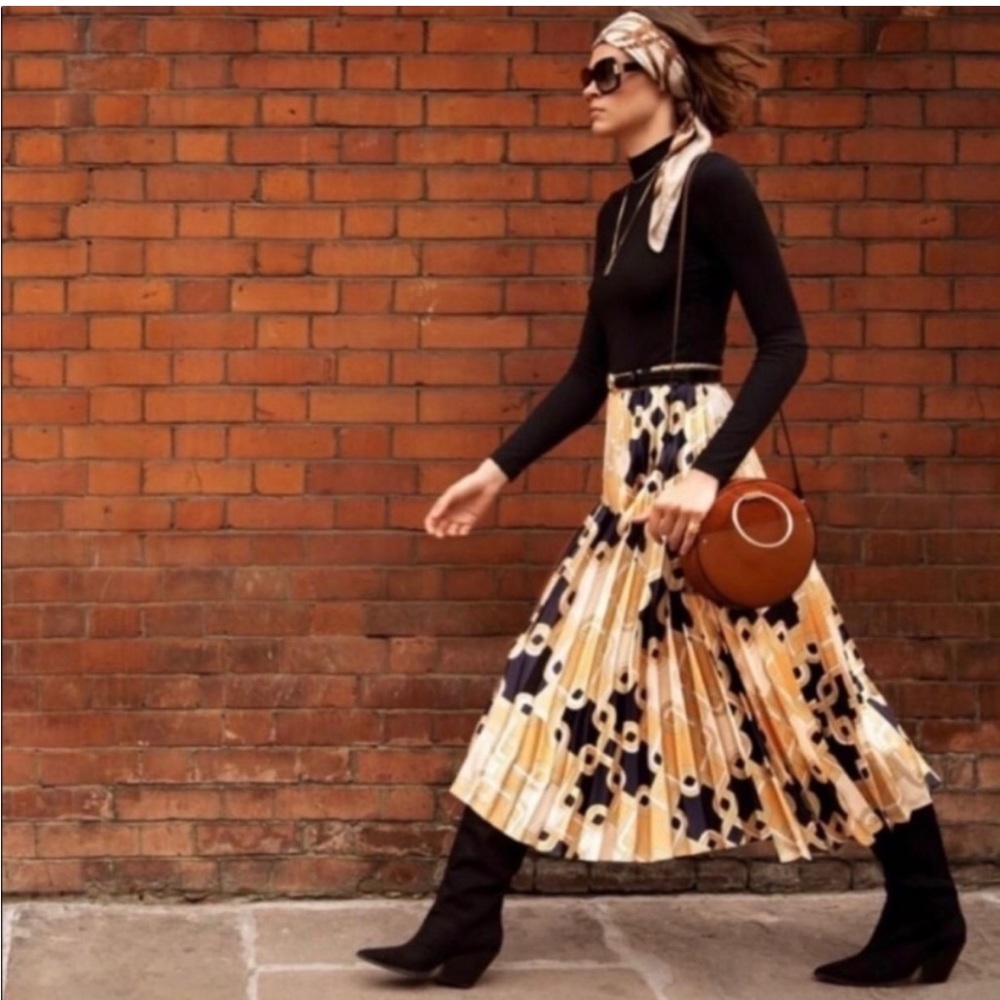 Richard Allan × H&M Skirt Satin Pleated Midi Gold  Black chain